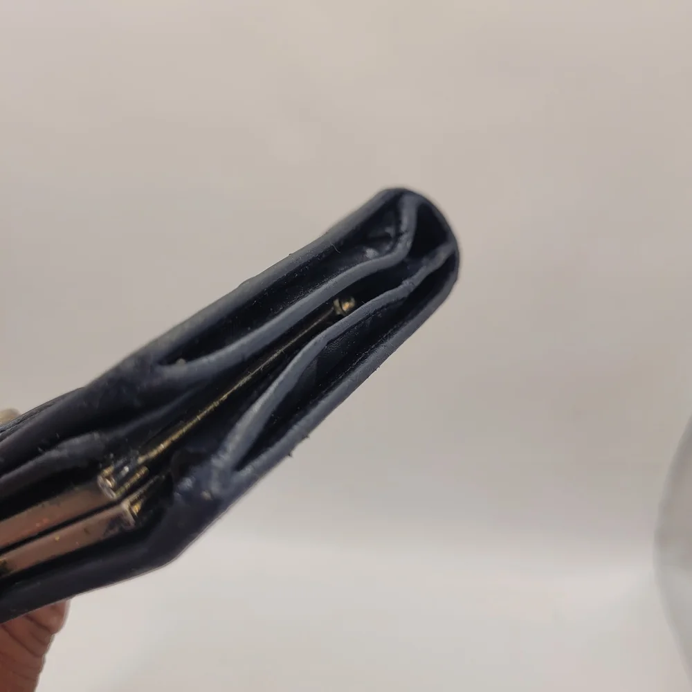 Gucci Women's Black and Red Patterned Wallet - Picture 5 of 5